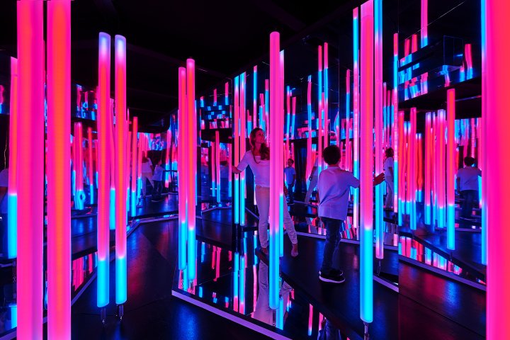Ein Museum mit Lichtstäben